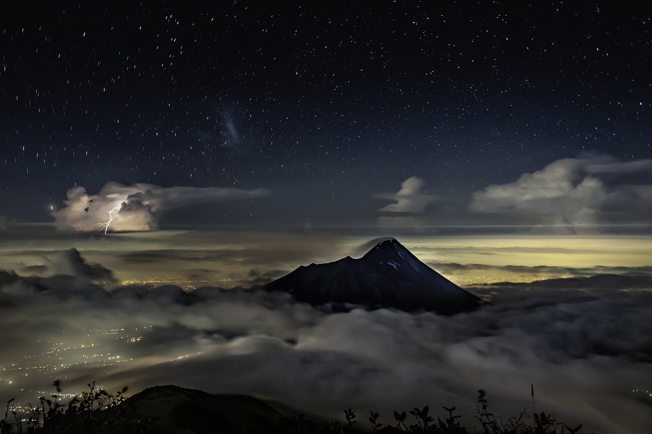 印尼火山最新动态，今日活动与影响概述