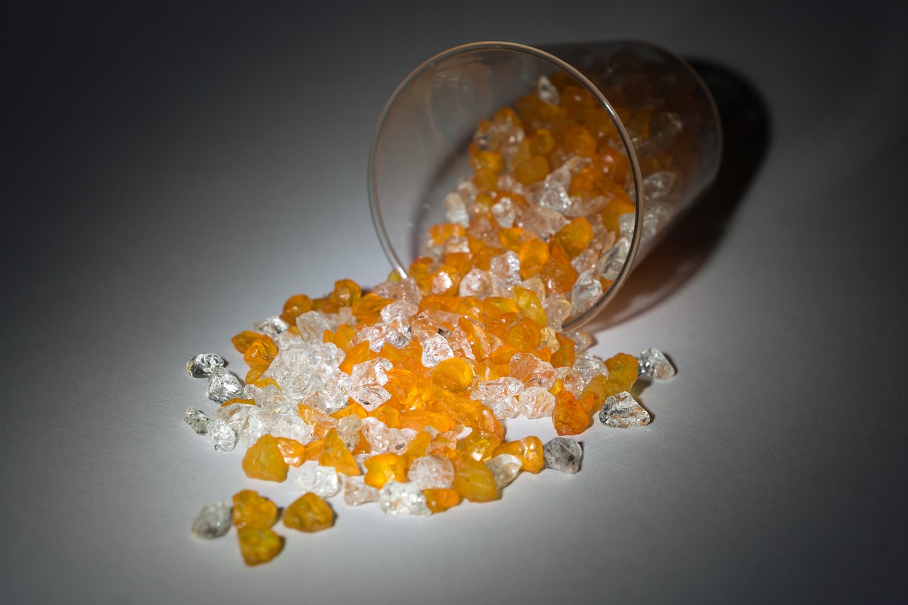 何超琼最新动态，商界巨头持续闪耀的光芒