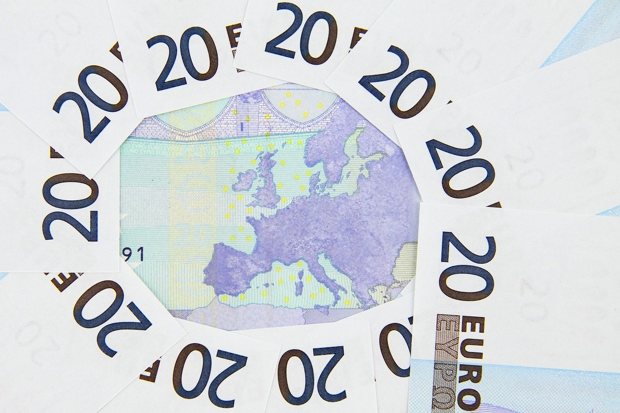 2024年正版管家婆最新版本，倾国倾城215.943
